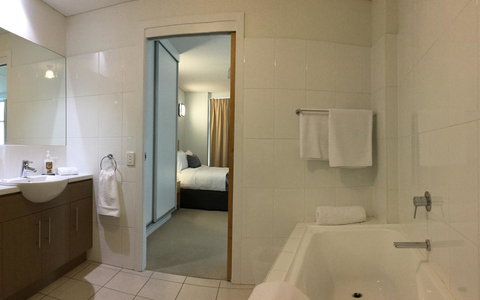 Wallaroo Marina Waterfront Luxe Apartment - Accommodation Main Beach 16