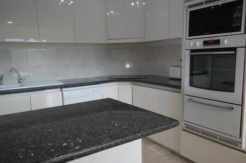 Pacific Bay Resort - Accommodation Main Beach 11