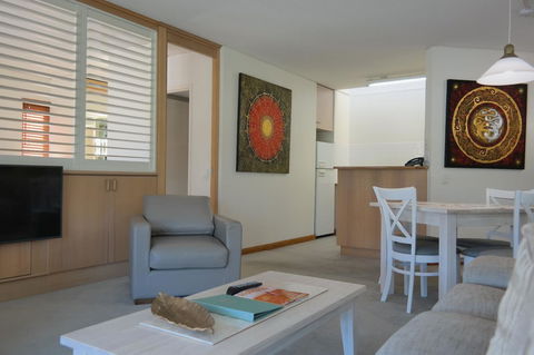 Pacific Bay Resort - Accommodation Main Beach 7