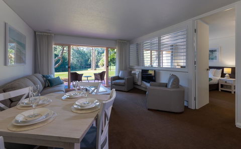 Pacific Bay Resort - Accommodation Main Beach 30