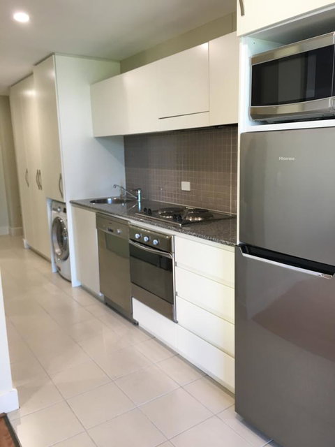 Beachside Luxury Apartments One & Two Bedroom In Beachfront Oaks Pier Building - Accommodation Main Beach 21