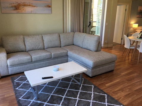 Beachside Luxury Apartments One & Two Bedroom In Beachfront Oaks Pier Building - Accommodation Main Beach 20