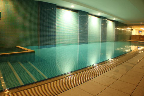 Beachside Luxury Apartments One & Two Bedroom In Beachfront Oaks Pier Building - Accommodation Main Beach 36