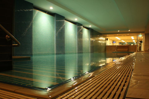 Beachside Luxury Apartments One & Two Bedroom In Beachfront Oaks Pier Building - Accommodation Main Beach 35