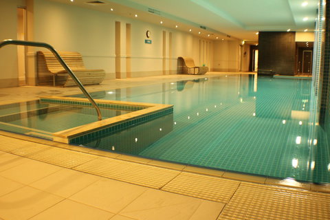 Beachside Luxury Apartments One & Two Bedroom In Beachfront Oaks Pier Building - Accommodation Main Beach 38