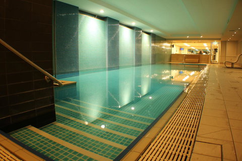 Beachside Luxury Apartments One & Two Bedroom In Beachfront Oaks Pier Building - Accommodation Main Beach 33