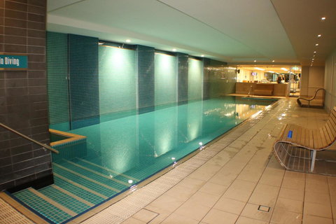 Beachside Luxury Apartments One & Two Bedroom In Beachfront Oaks Pier Building - Accommodation Main Beach 31