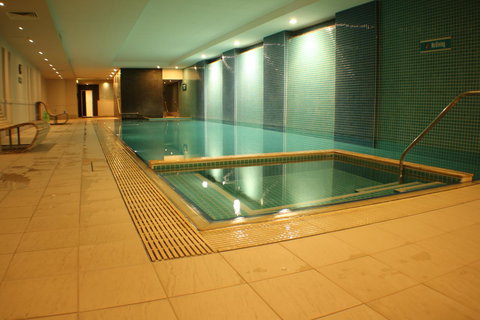 Beachside Luxury Apartments One & Two Bedroom In Beachfront Oaks Pier Building - Accommodation Main Beach 37