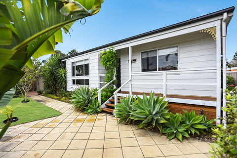 Ainslie Roberts Drive Retreat - Accommodation Main Beach 12