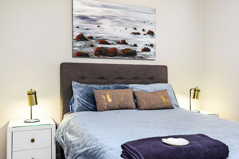 Ainslie Roberts Drive Retreat - Accommodation Main Beach 6
