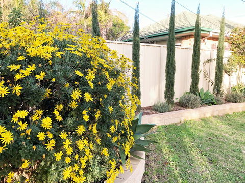 Beautiful Garden House - Accommodation Main Beach 2