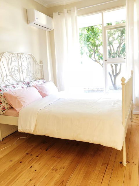 Beautiful Garden House - Accommodation Main Beach 12