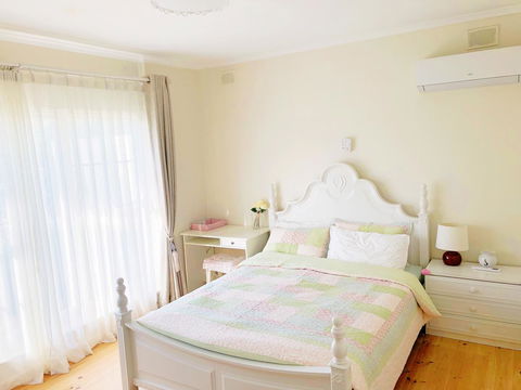 Beautiful Garden House - Accommodation Main Beach 10