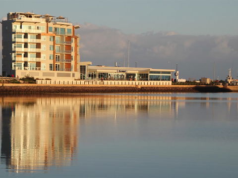 Wallaroo Marina Luxury Apartment - Accommodation Main Beach 3