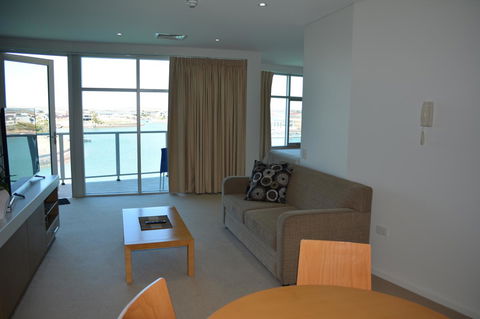 Wallaroo Marina Luxury Apartment - Accommodation Main Beach 26