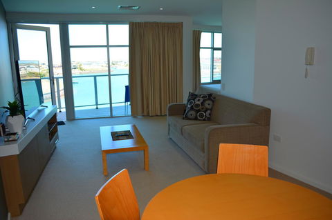 Wallaroo Marina Luxury Apartment - Accommodation Main Beach 5