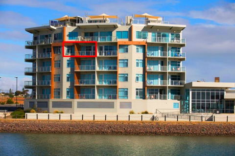 Wallaroo Marina Luxury Apartment - Accommodation Main Beach 0