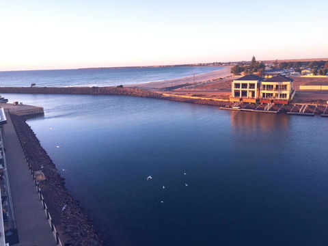 Wallaroo Marina Luxury Apartment - Accommodation Main Beach 25