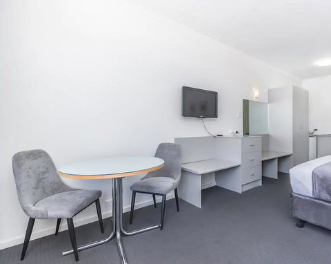 Hi 5 Glenelg Studio Apartment - Accommodation Main Beach 8