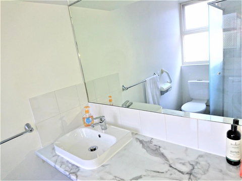 Hi 5 Glenelg Studio Apartment - Accommodation Main Beach 9