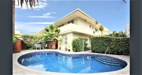 Hi 5 Glenelg Studio Apartment - Accommodation Main Beach 0