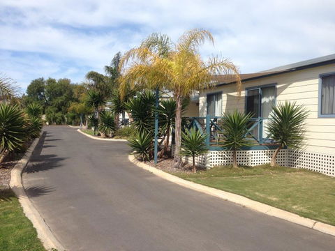 Sail & Anchor - Accommodation Main Beach 12