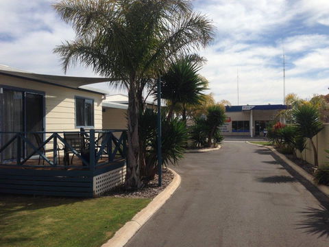 Sail & Anchor - Accommodation Main Beach 1