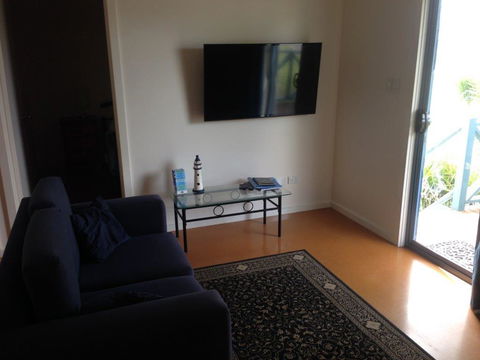 Sail & Anchor - Accommodation Main Beach 11