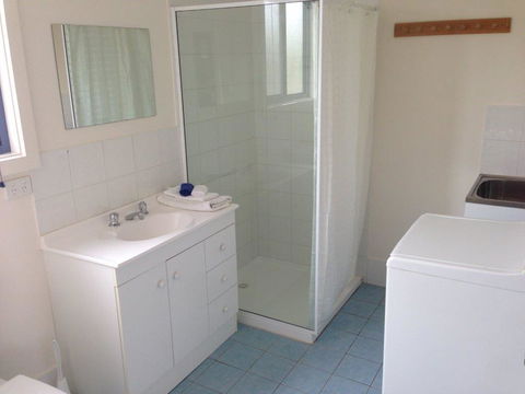 Sail & Anchor - Accommodation Main Beach 9