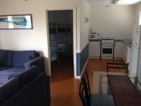 Sail & Anchor - Accommodation Main Beach 3