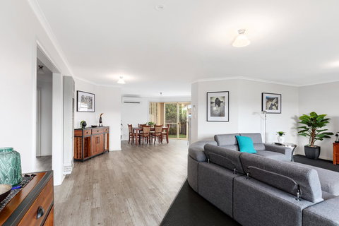 Maggie\'s Place - Accommodation Main Beach 11