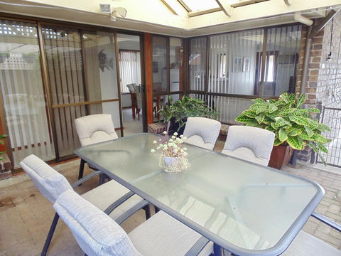 Baronet B & B - Accommodation Main Beach 16