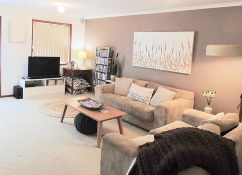 Baronet B & B - Accommodation Main Beach 3
