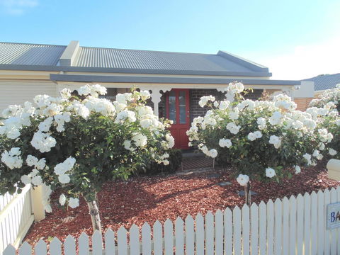 Baronet B & B - Accommodation Main Beach 1