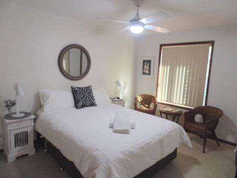 Baronet B & B - Accommodation Main Beach 11