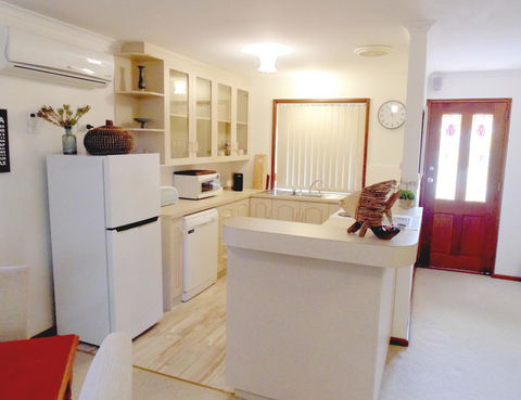 Baronet B & B - Accommodation Main Beach 9