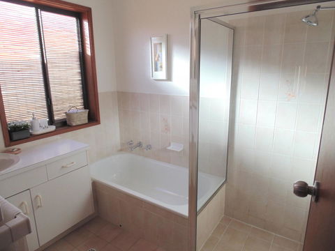 Baronet B & B - Accommodation Main Beach 13