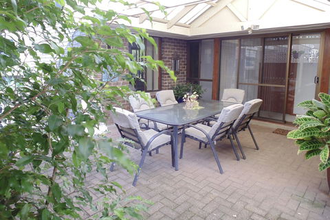 Baronet B & B - Accommodation Main Beach 15