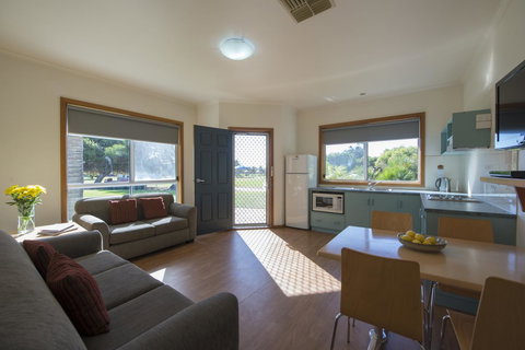 The Retreat West Beach Parks - Accommodation Main Beach 23