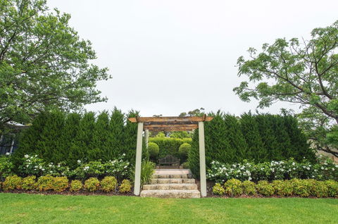 S T U D I O 22 Peaceful Retreat With Garden Views - Accommodation Main Beach 10