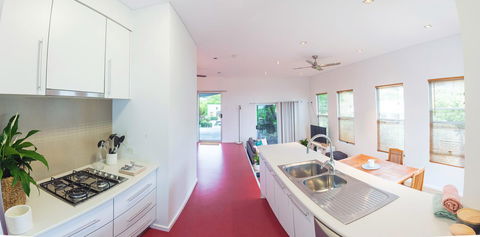 S T U D I O 22 Peaceful Retreat With Garden Views - Accommodation Main Beach 4