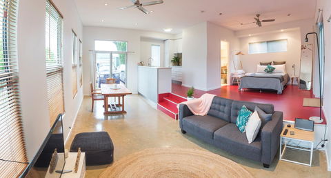 S T U D I O 22 Peaceful Retreat With Garden Views - Accommodation Main Beach 2