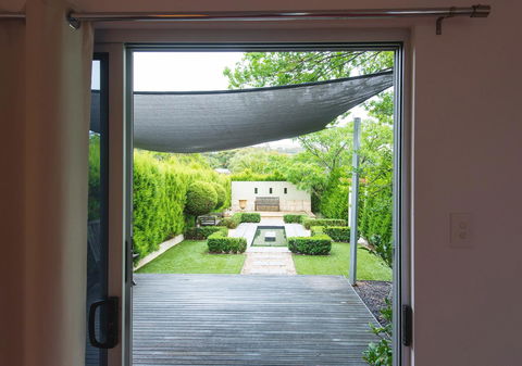 S T U D I O 22 Peaceful Retreat With Garden Views - Accommodation Main Beach 12