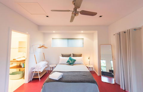 S T U D I O 22 Peaceful Retreat With Garden Views - Accommodation Main Beach 3