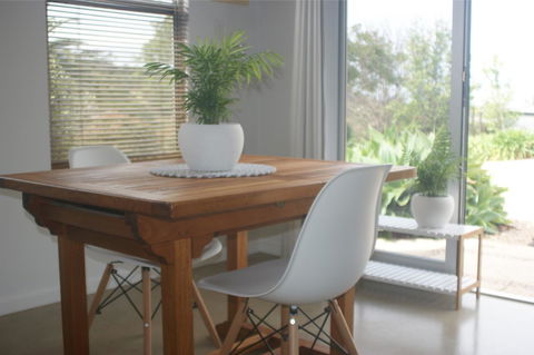 S T U D I O 22 Peaceful Retreat With Garden Views - Accommodation Main Beach 9
