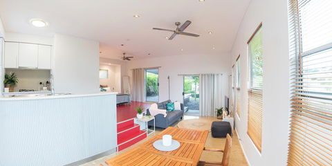 S T U D I O 22 Peaceful Retreat With Garden Views - Accommodation Main Beach 1
