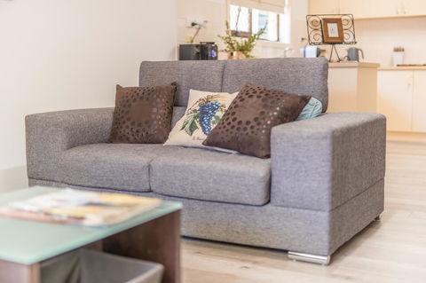 Tanunda\'s Magpie House - Accommodation Main Beach 0