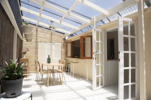Wayfarers Cottage - Accommodation Main Beach 0