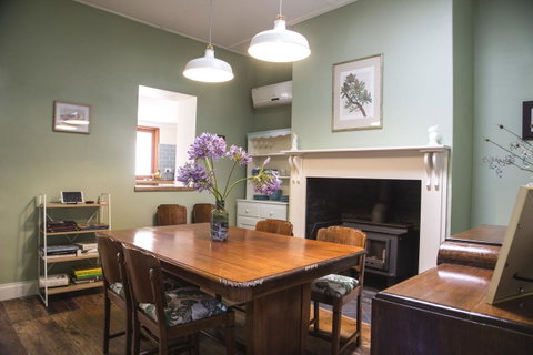 Wayfarers Cottage - Accommodation Main Beach 6