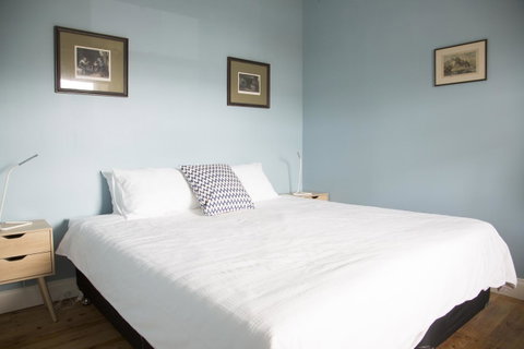 Wayfarers Cottage - Accommodation Main Beach 11